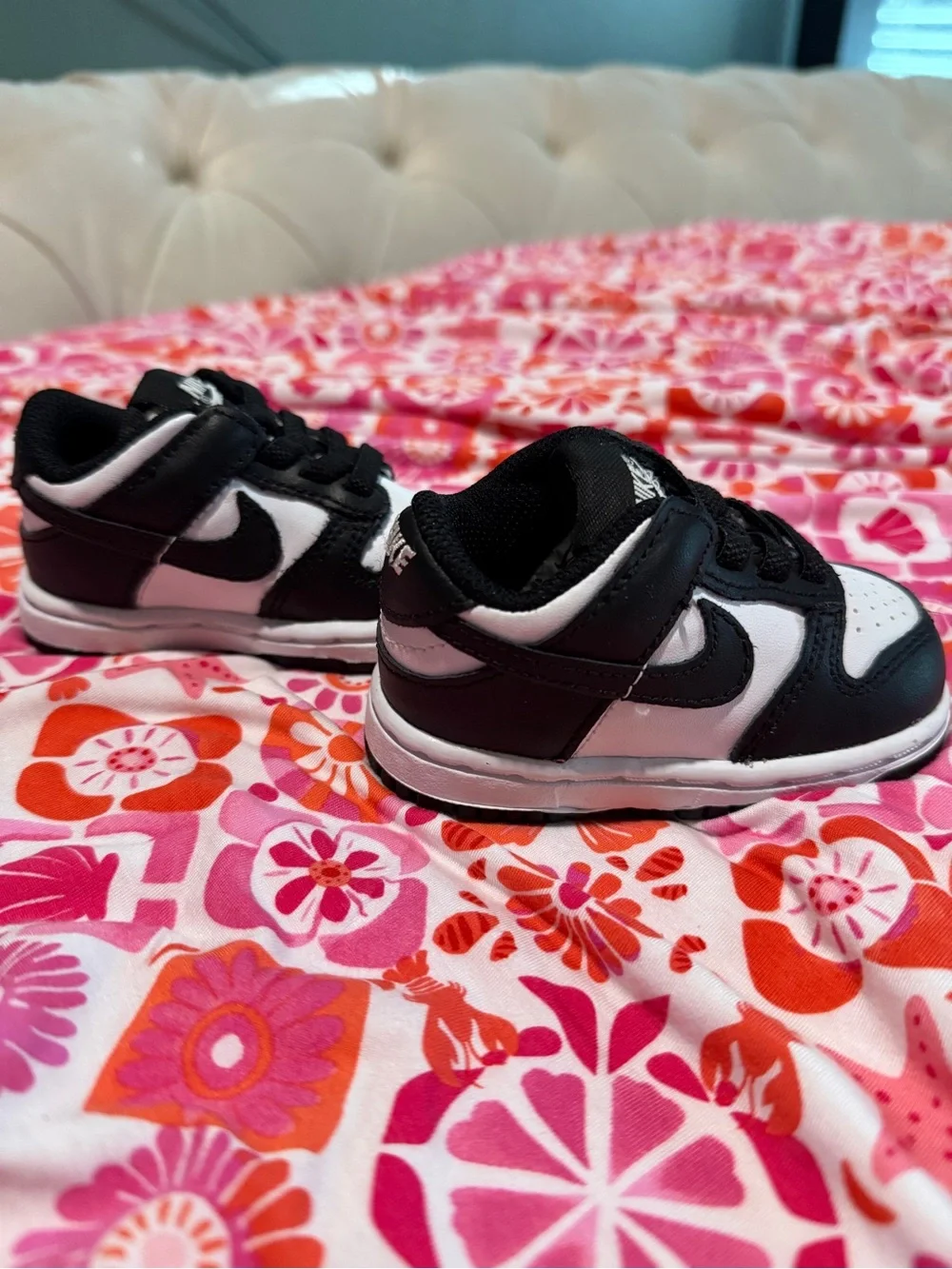 Infant Nike Black and White Low-Top Sneakers